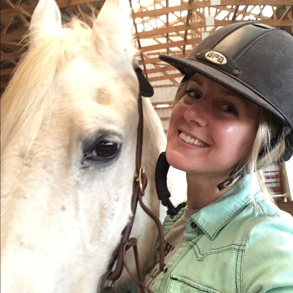 Meet your Posher, Hannah - Picture 1 of 1