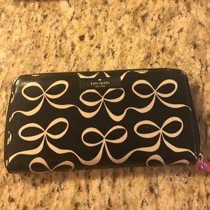 Kate Spade bow black and white wallet