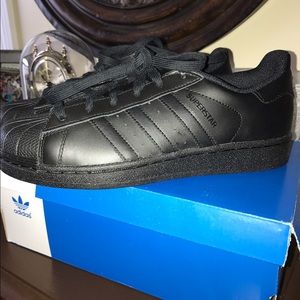 Adidas brand new black sneakers-never worn