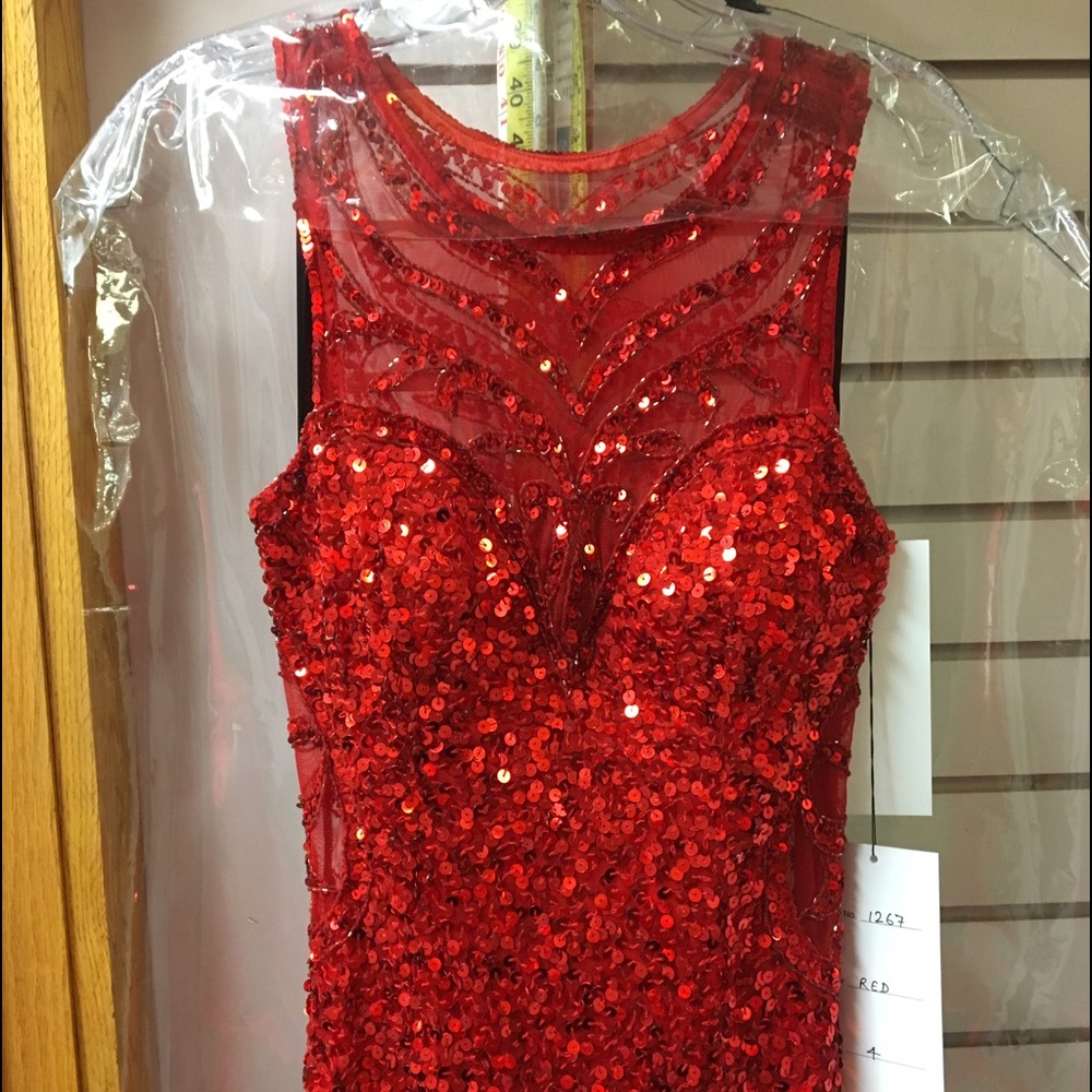 Prom dress - Picture 2 of 7