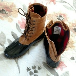 NWOT Madden Girl Duck Boots