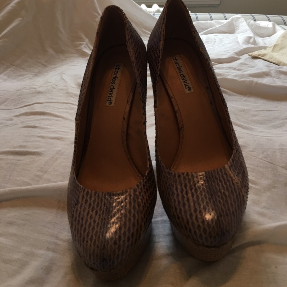 Purple snakeskin design shoes