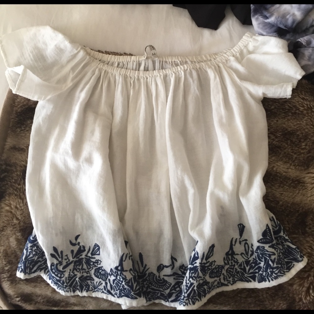 ZARA OFF SHOULDER TOP W BLUE FLORAL DESIGN