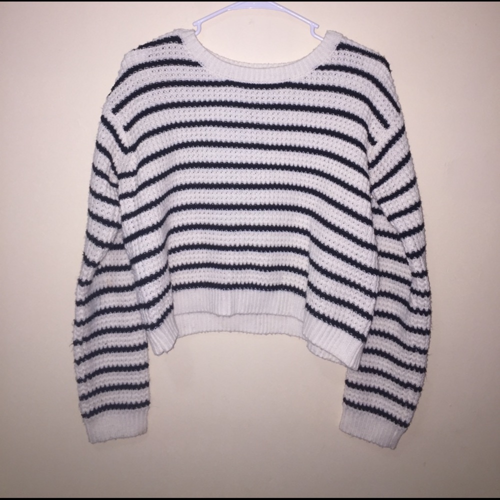 Cropped Cable Knit Sweater