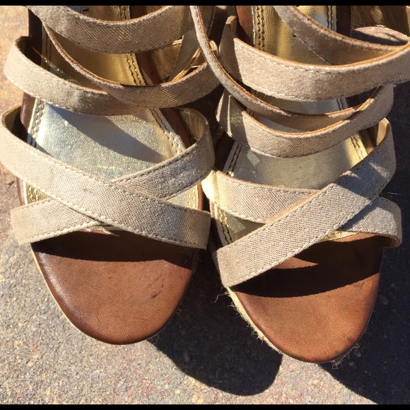 Chinese Laundry Gold Shimmer Wedge Heels 9.5 - Picture 3 of 6