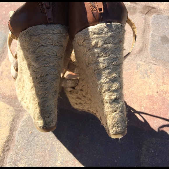 Chinese Laundry Gold Shimmer Wedge Heels 9.5 - Picture 4 of 6
