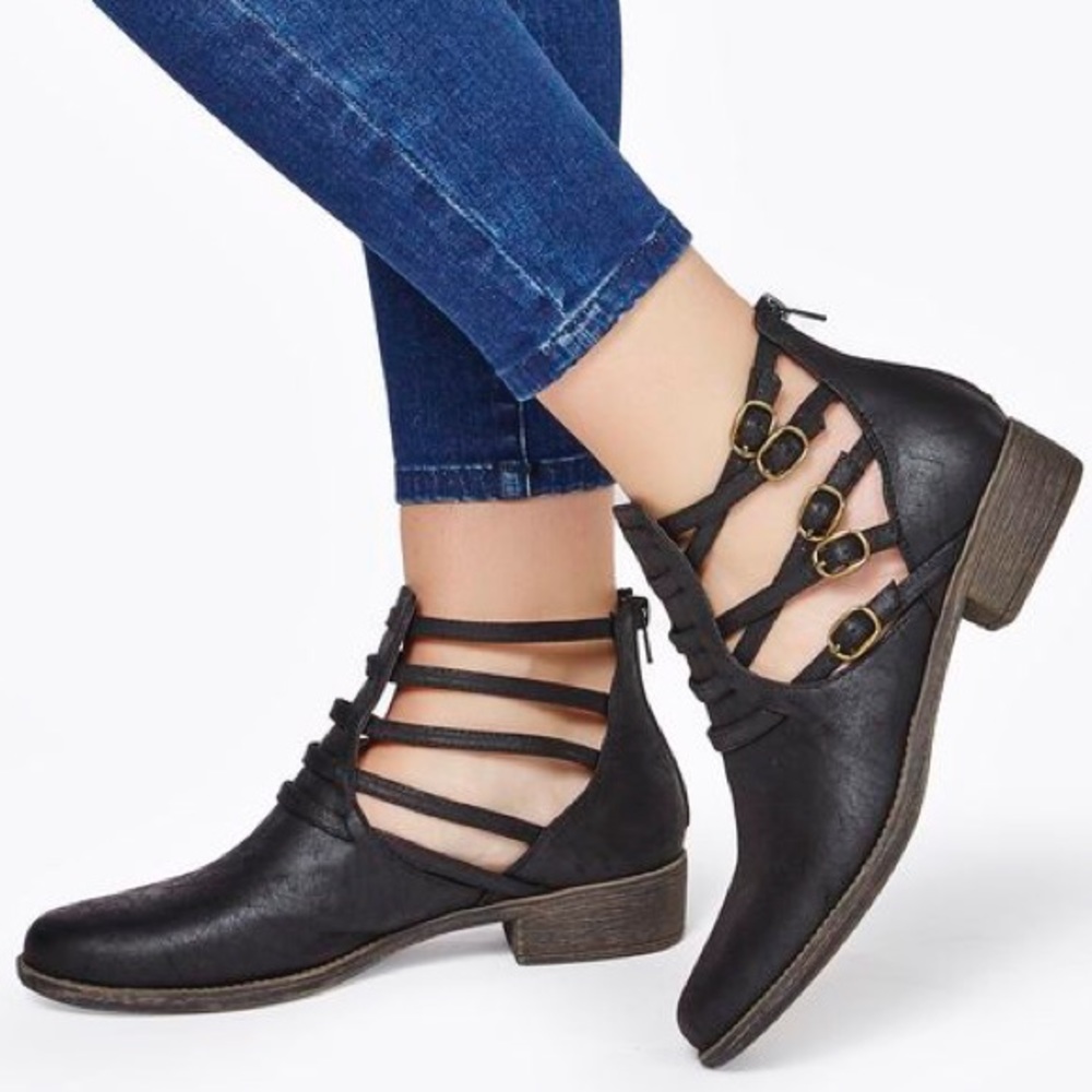 NEW JUSTFAB CIDLEY CUTOUT ANKLE BOOT
