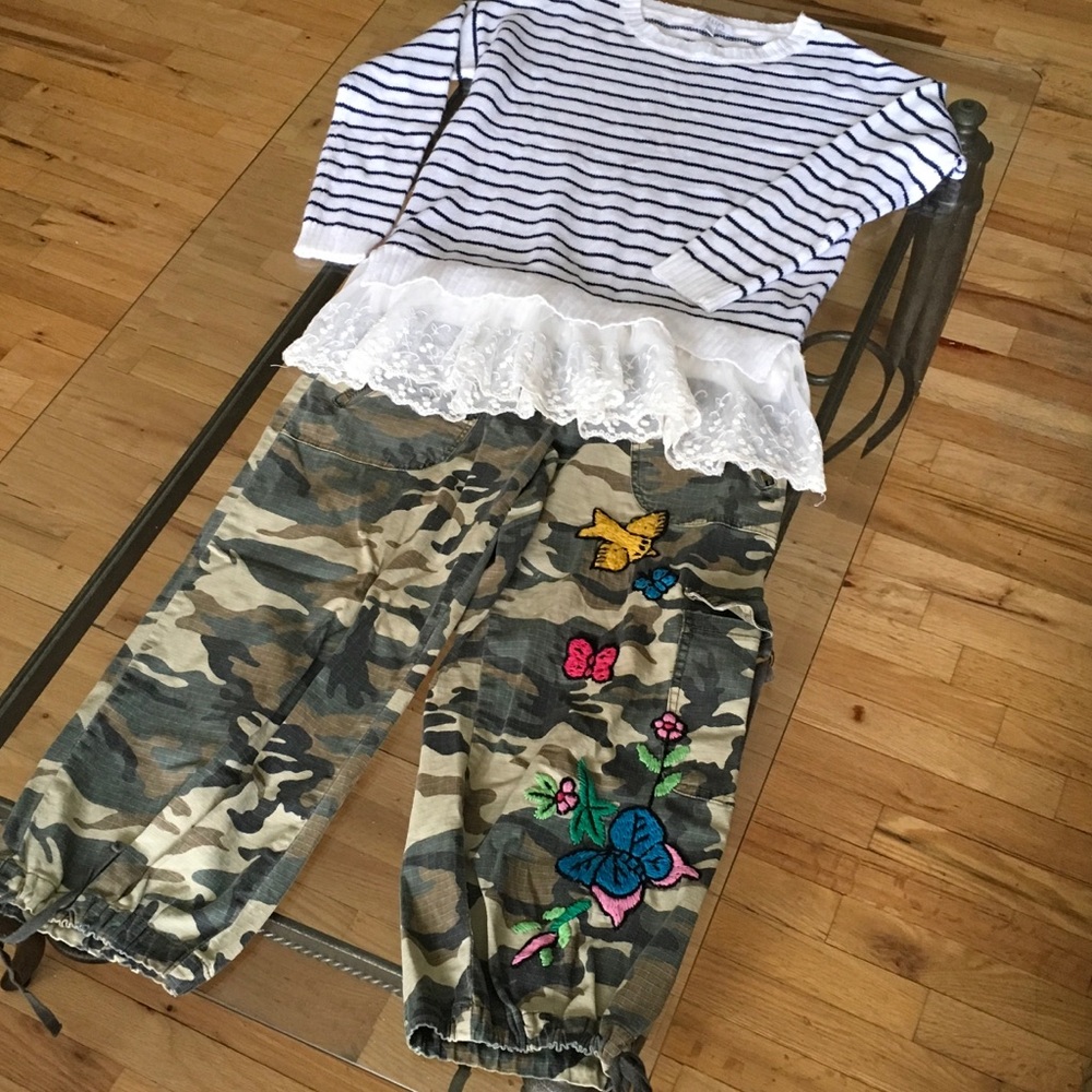 VIntage Embroidered Cargo Pants🦋❣️