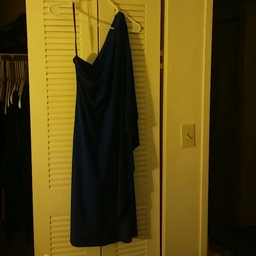 Formal dress - Picture 5 of 5