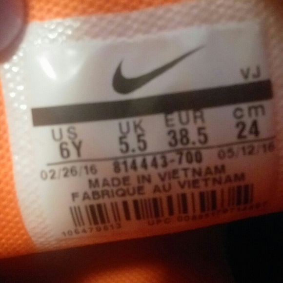 Nike shoes - Picture 3 of 4