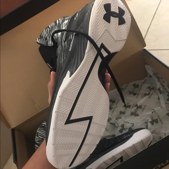 Basketball shoes under armour new ! main image 4