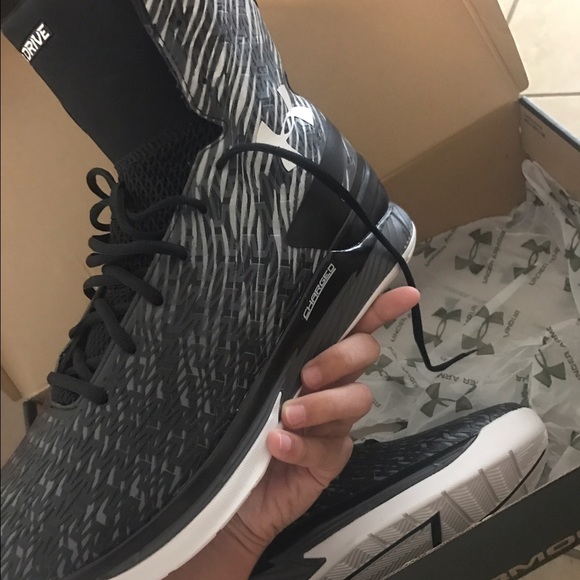 Basketball shoes under armour new ! main image 5