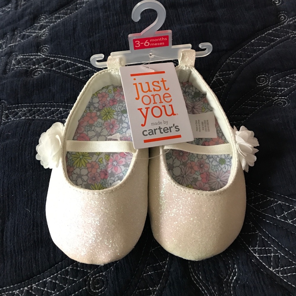 NWT CARTERS INFANT MARY JANES 3-6 MONTHS