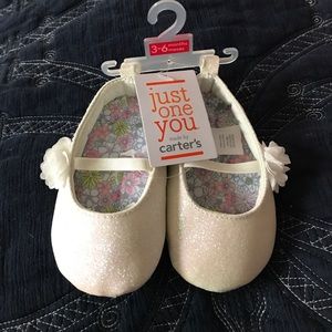 NWT CARTERS INFANT MARY JANES 3-6 MONTHS