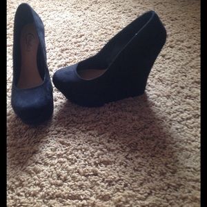 Candies black wedges