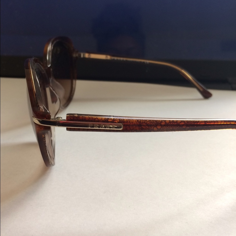 Beautiful Prada sunglasses 😎 - Picture 3 of 4