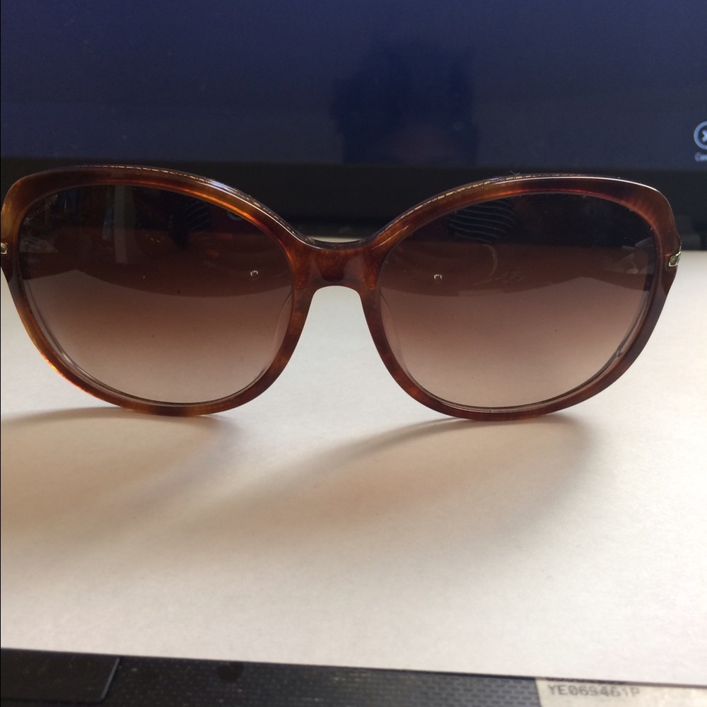 Beautiful Prada sunglasses 😎 - Picture 4 of 4