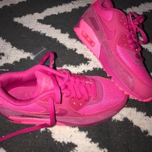 100% Nike all pink air max