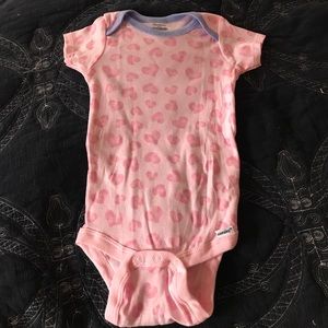 NWOT GERBER ONSIE 6-9 MONTHS