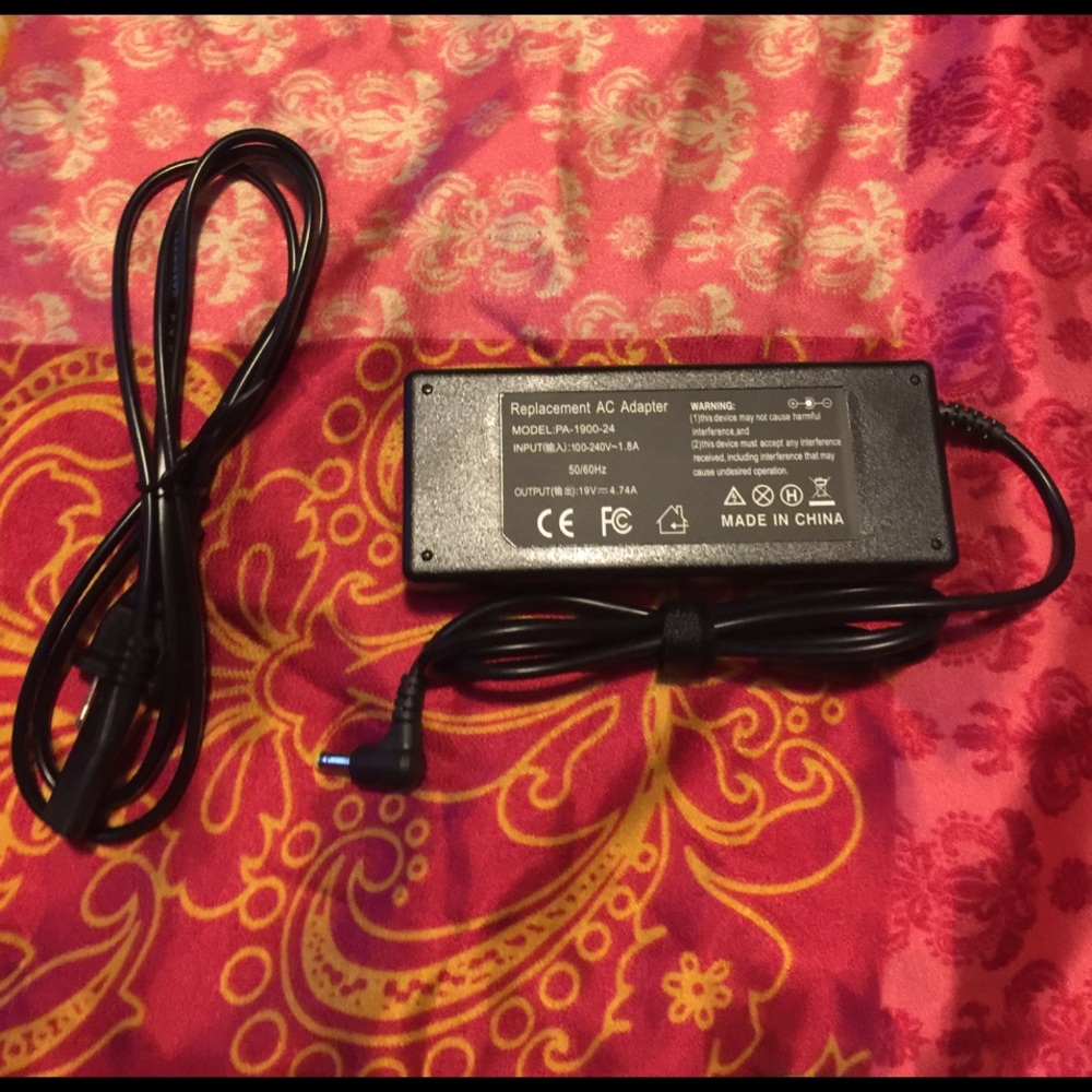 Laptop Power AC Adapter/Charger- PA-1900-24.