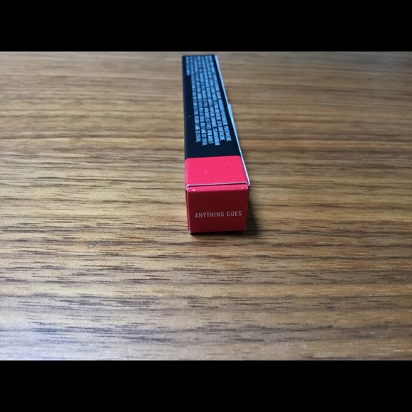 Brand New MAC Velvetease LipPencil - Anything Goes - Picture 2 of 3