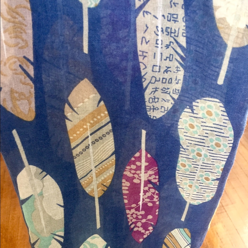 Feather Pattern Infinity Scarf - Picture 2 of 2