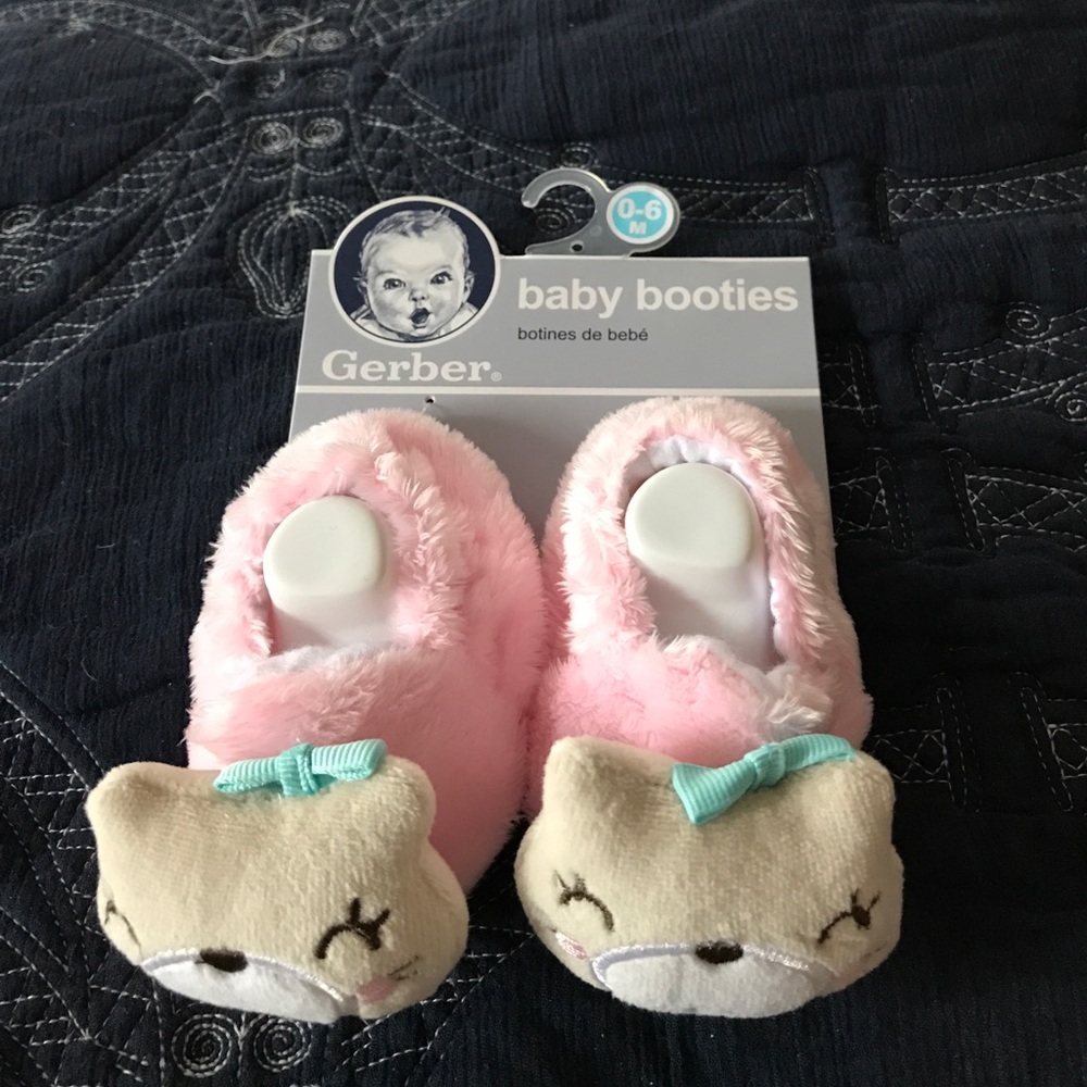 NWT GERBER BABY BOOTIES 0-6 MONTHS