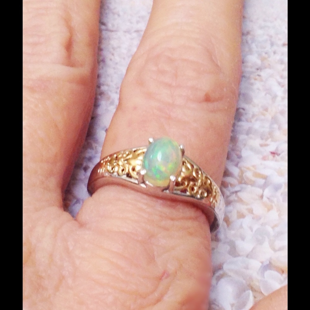 Welo Opal Solitaire
