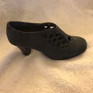 Aerosoles heelrest gray suede pump booties size 9