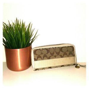 Sale! Coach zip wallet