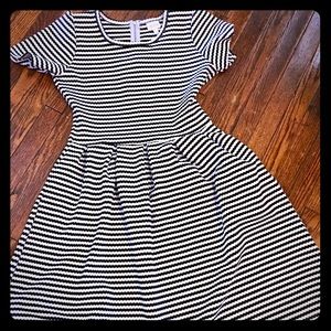 LuLaRoe black and white Amelia