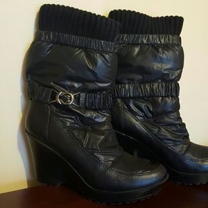 Wedged heel above ankle boot