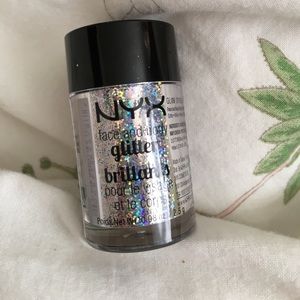 NYX Glitter in shade 06