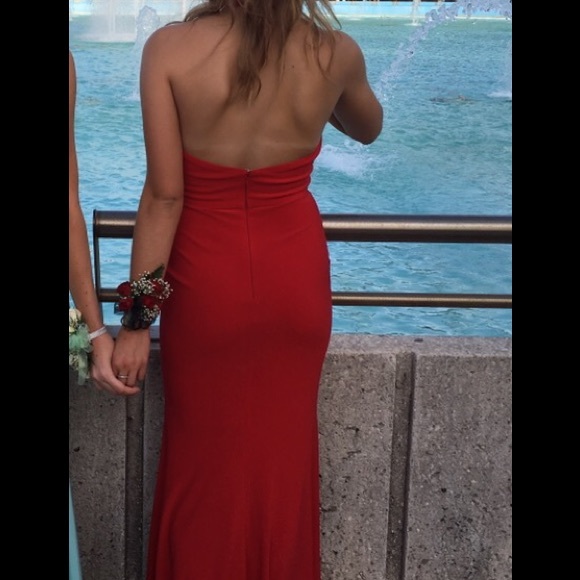RED PROM DRESS - Picture 3 of 3