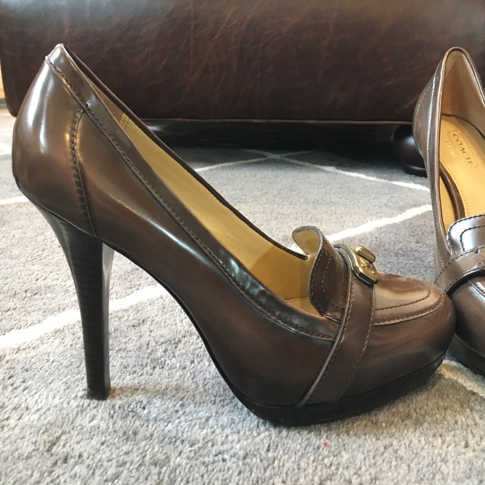 Coach Pumps