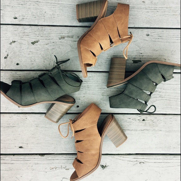 5.5 Only ‼️Camel Lace up Block Heels - Picture 2 of 6