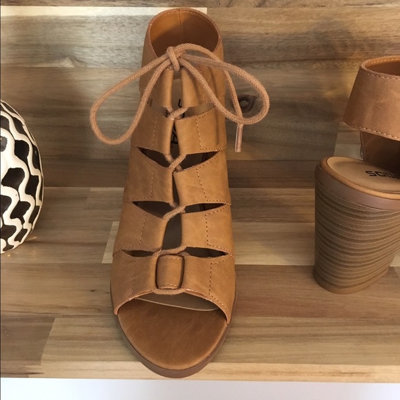5.5 Only ‼️Camel Lace up Block Heels - Picture 4 of 6
