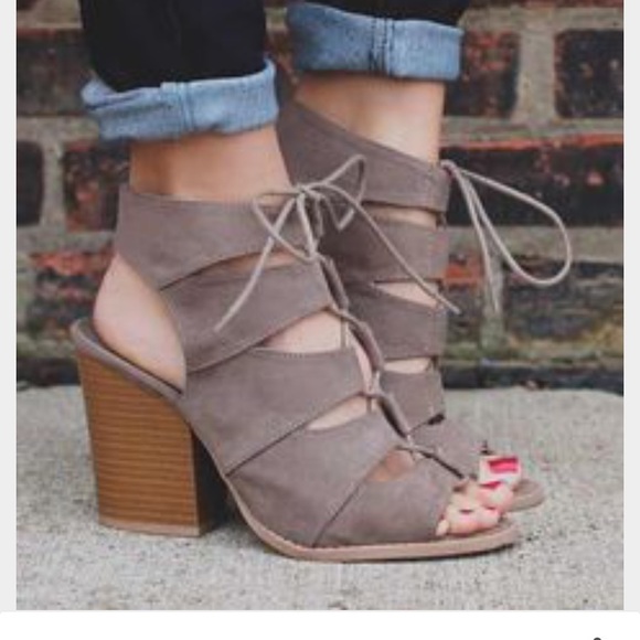 5.5 Only ‼️Camel Lace up Block Heels - Picture 5 of 6