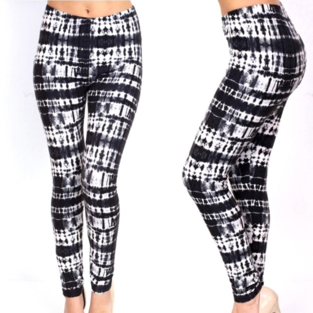 ✨Black & White Tie Dye Leggings✨