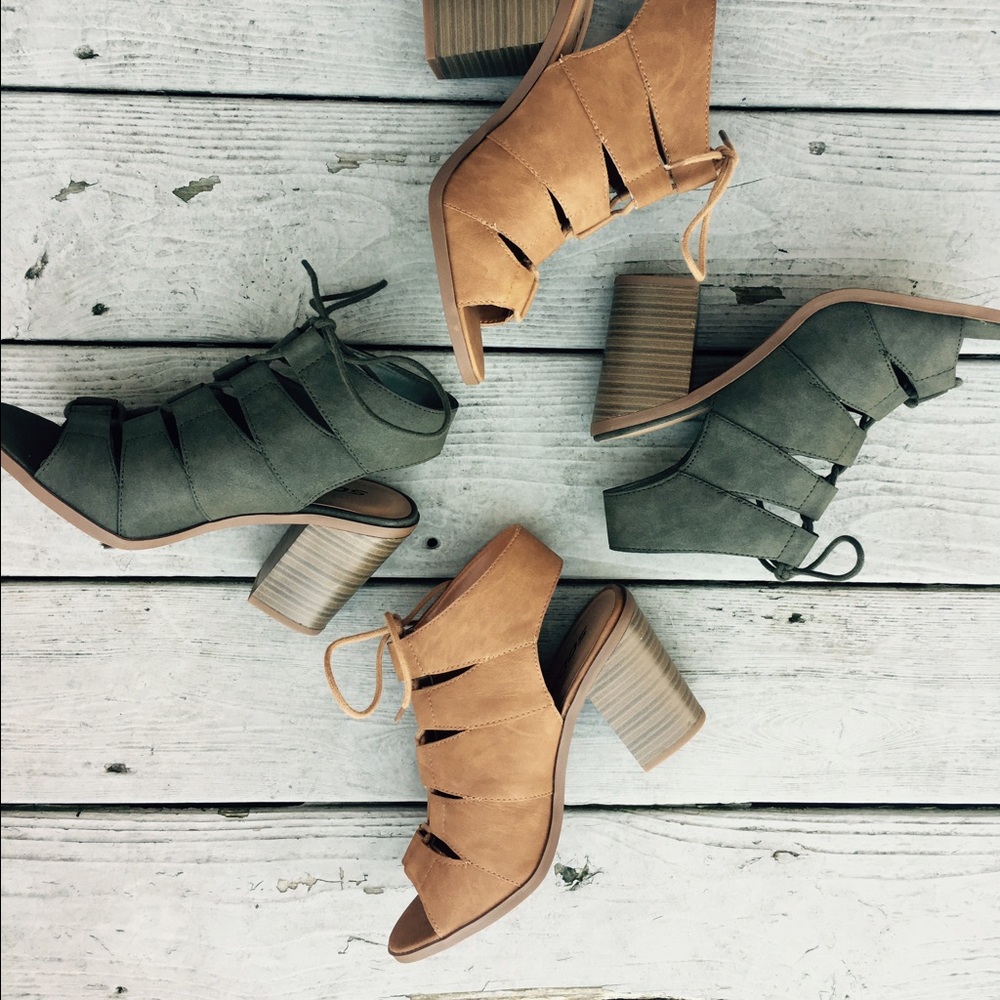 Last pair ‼️🍃size 5.5 Green Block Heels - Picture 2 of 6