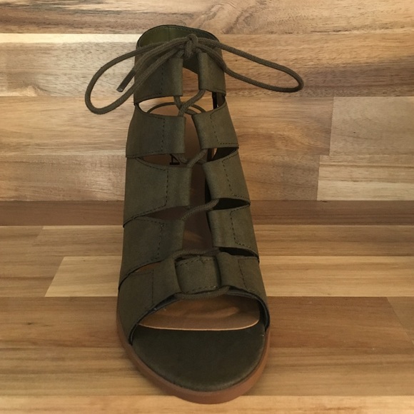 Last pair ‼️🍃size 5.5 Green Block Heels - Picture 4 of 6