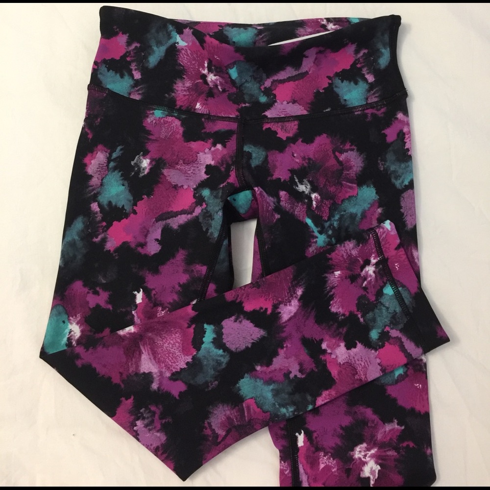Lululemon Luxtreme Crop Size 4  NWOT