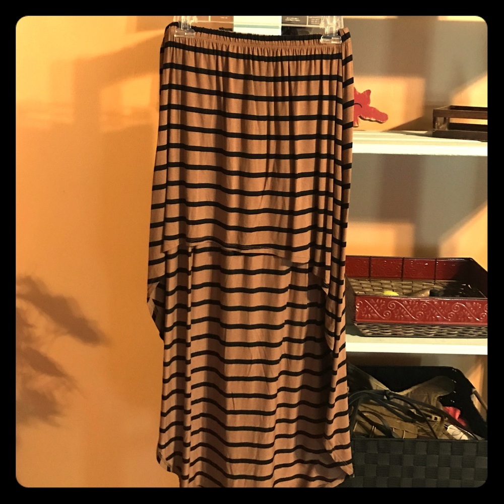 High-low maxi skirt! Size medium!