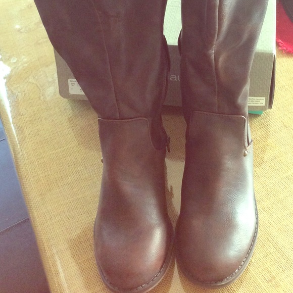 Boots - Picture 1 of 4