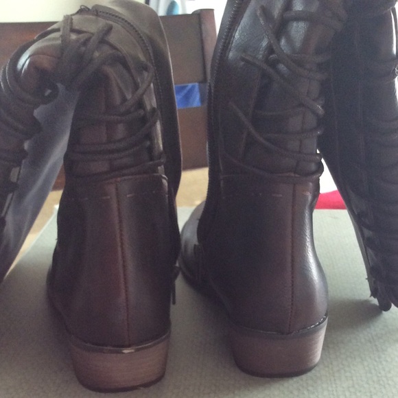 Boots - Picture 3 of 4