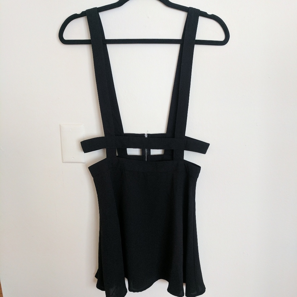 Urban Outfitters Skit with suspenders attached