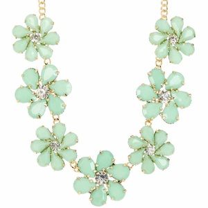 🆕 Mint and gold necklace