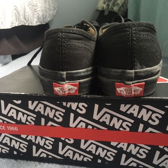 Vans - Picture 3 of 4