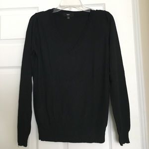 Great condition, black v-neck