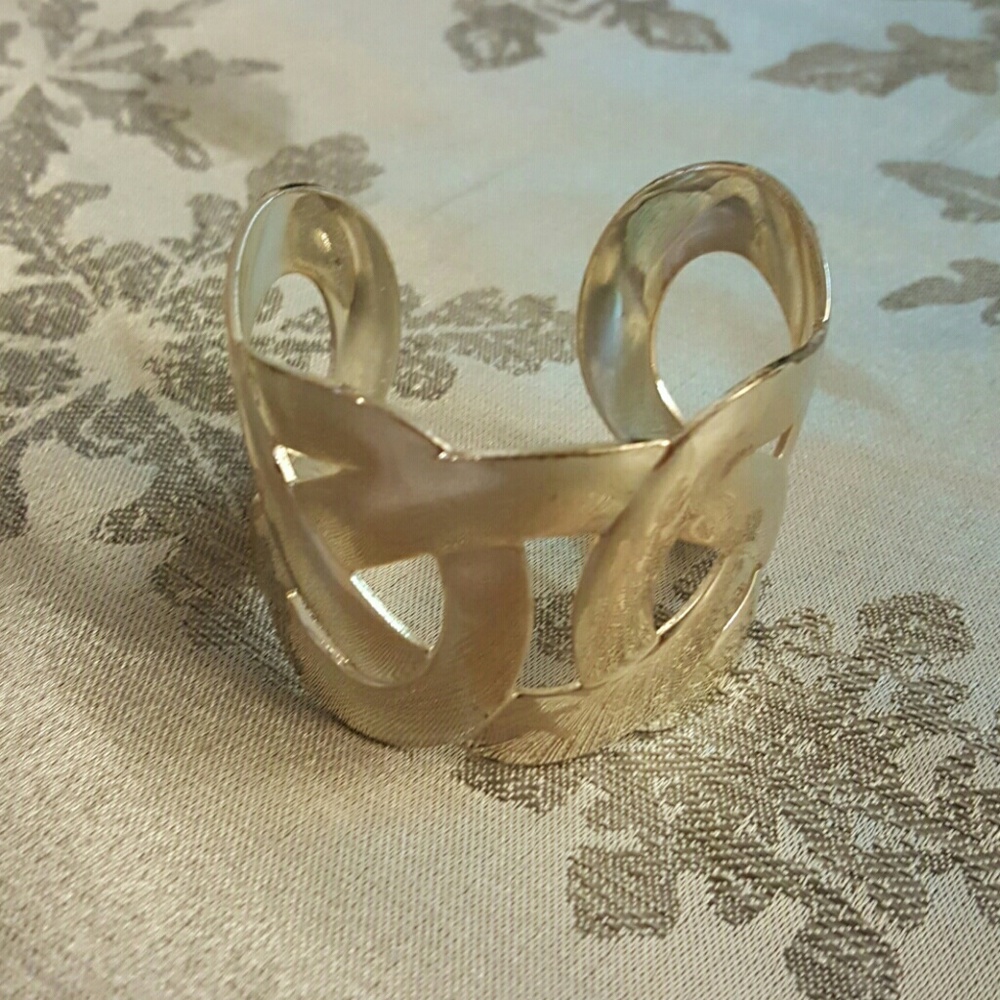 Silver cuff bracelet . 💕💓💕